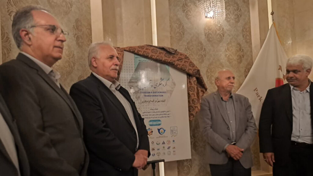 رونمایی از پوستر